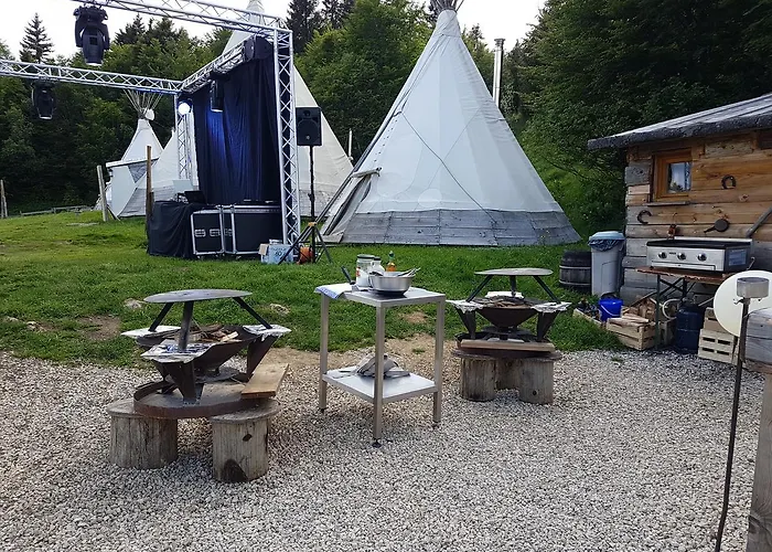 Village Tipi * ラ・フェクラ